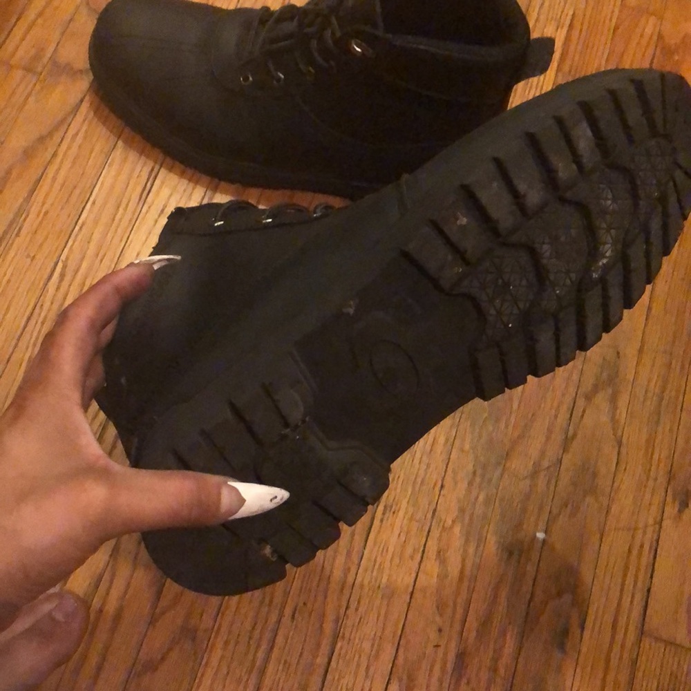 Boots - Picture 4 of 5